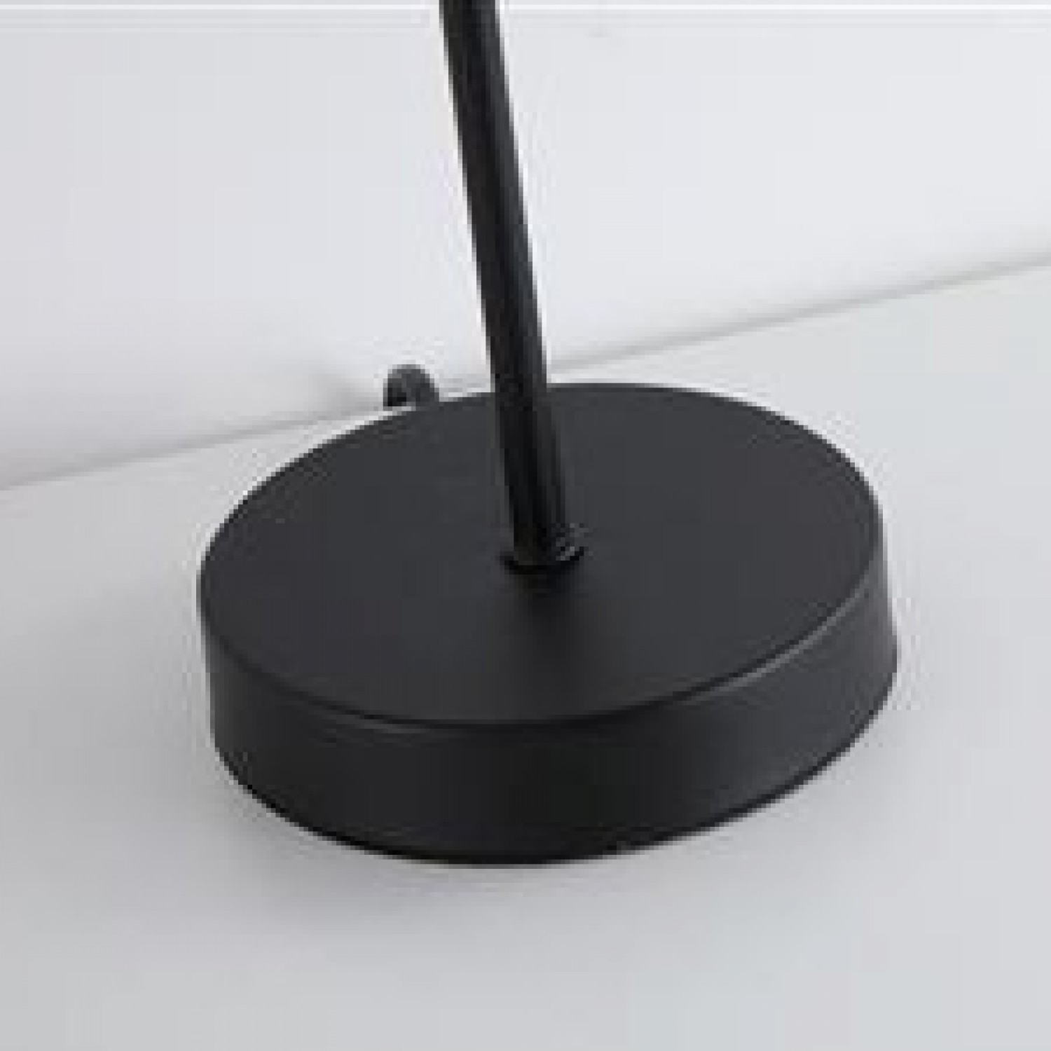 Настольная лампа SearchLight Swizzle EU55622SM