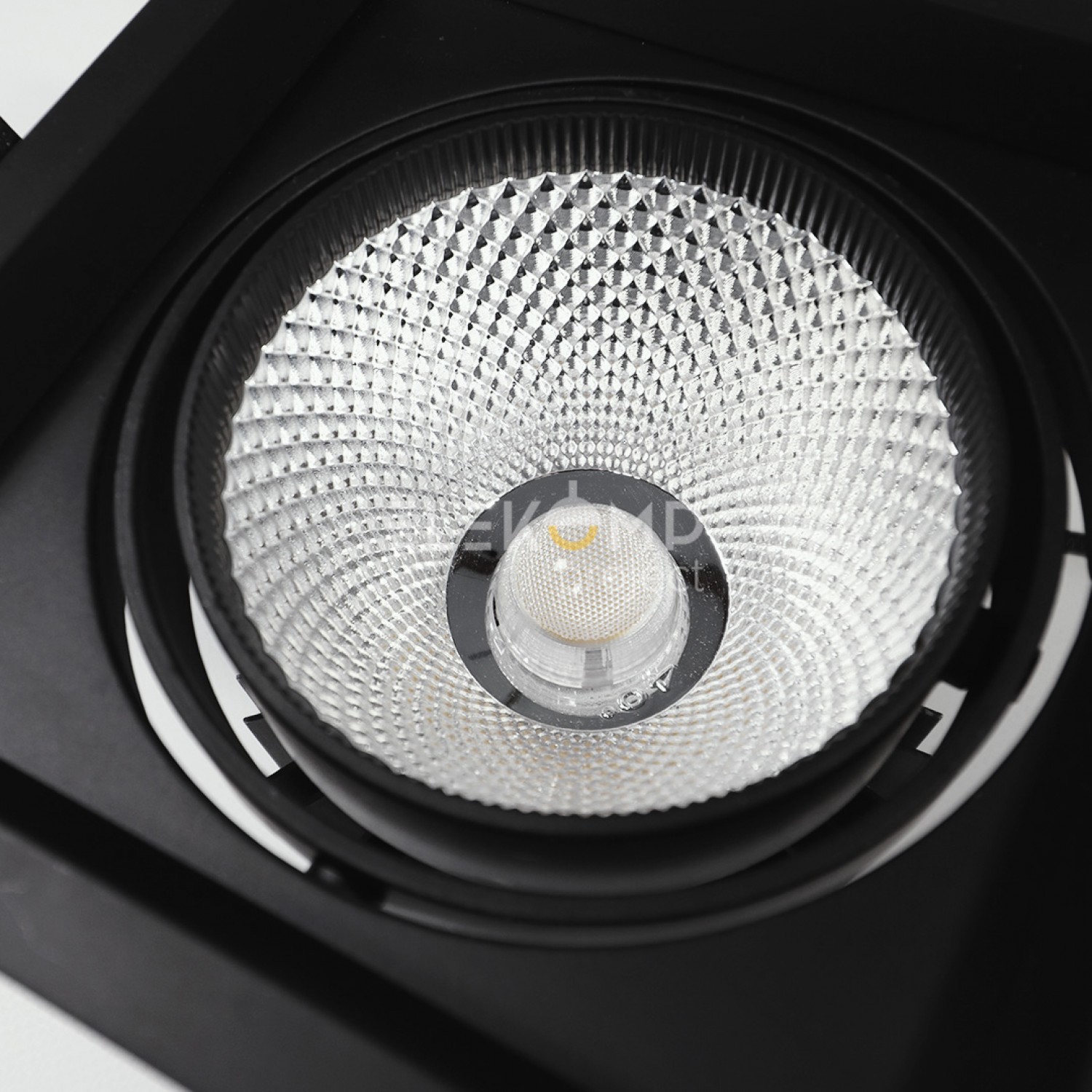 Точечный светильник Elekomp Pro Commercial Downlight Premium 30w SQ 144601