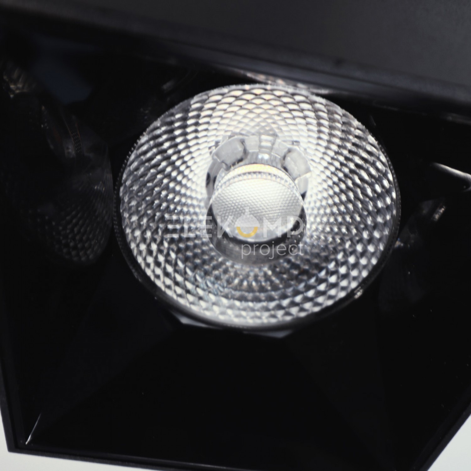 Точечный светильник Elekomp Pro Tube Architectural 18w SQ Premium 246762
